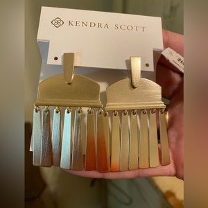 NWT Kendra Scott Layne Gold Earrings
